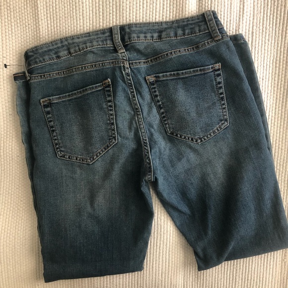 Sold - Picture 3 of 8